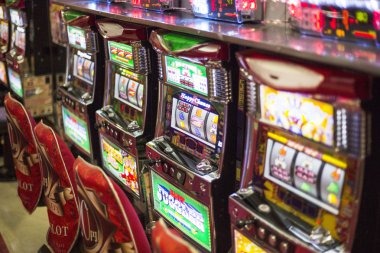 eos77 live blackjack table on a smartphone screen with dealer video and betting controls visible